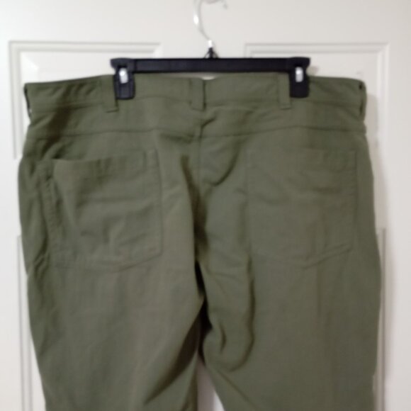 Under Armour Mens Loose Fit Nylon Cargo Pants Size 42/30 Green - Picture 7 of 11